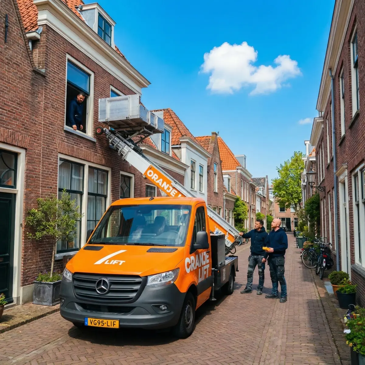 Spoed verhuislift in actie bij woning in Enschede